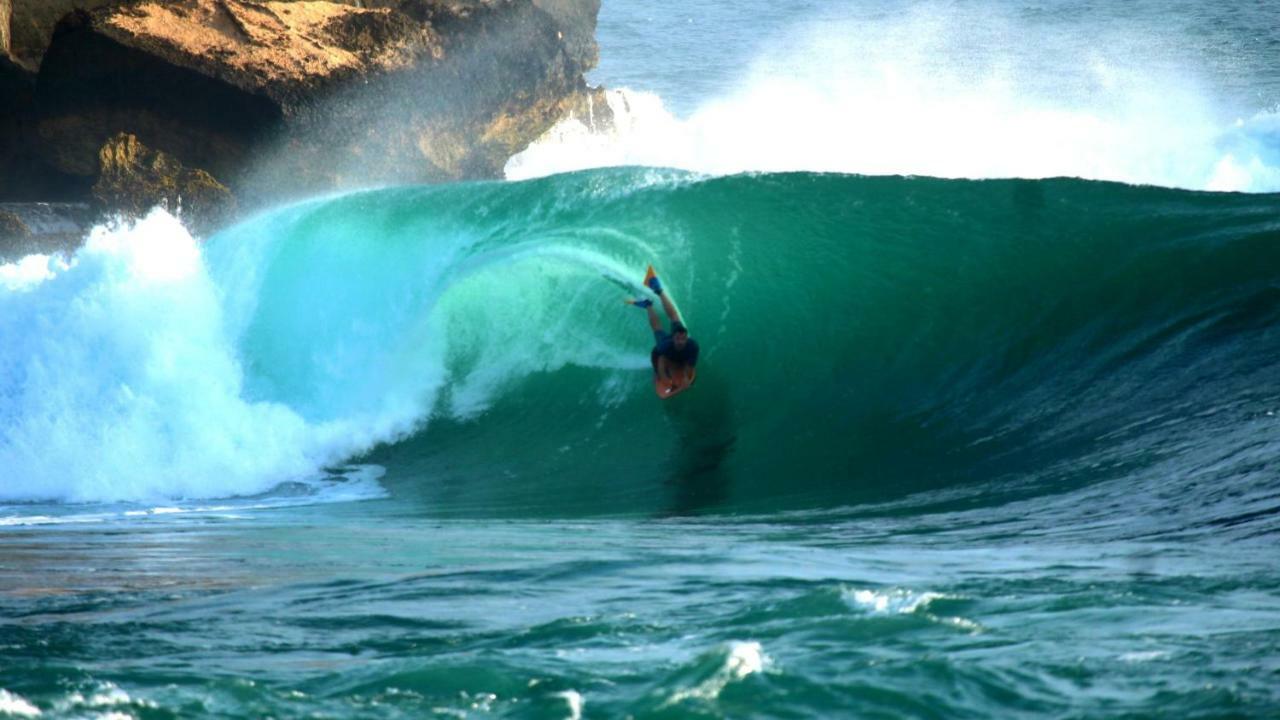 Готель Arrys Watukarung Surfcamp Kalak Екстер'єр фото