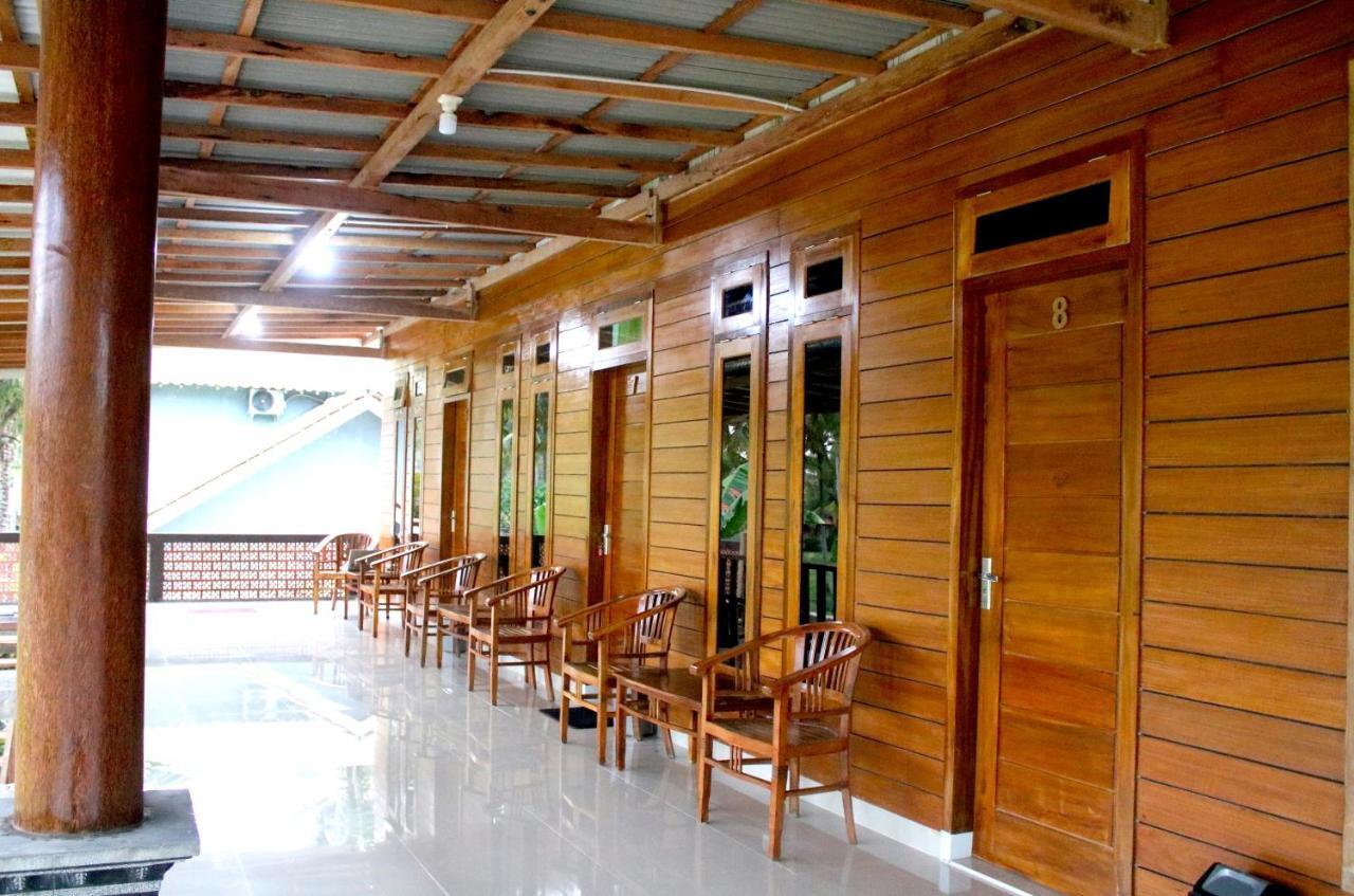 Готель Arrys Watukarung Surfcamp Kalak Екстер'єр фото